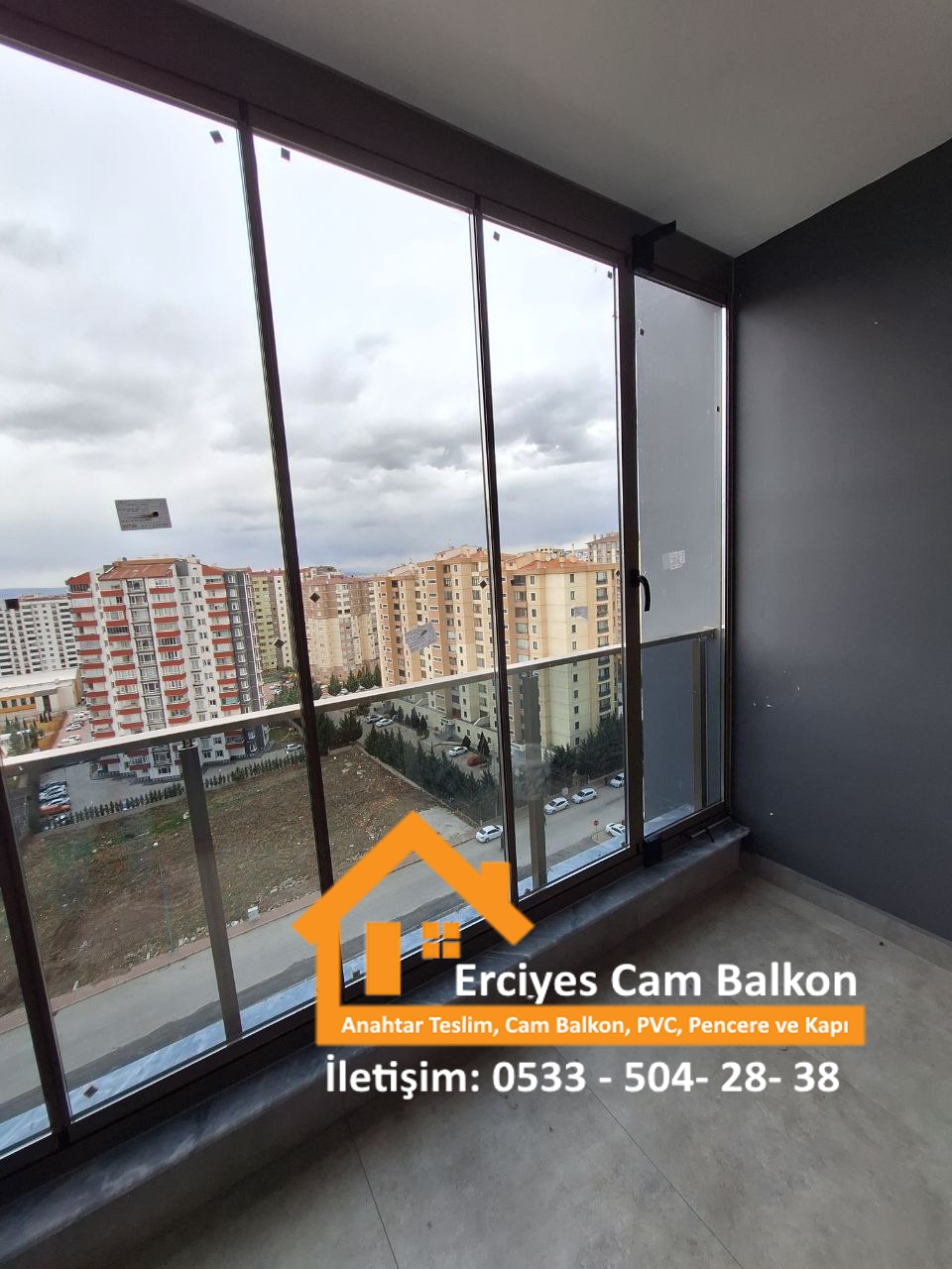 "Kayseri Cam Balkon olarak, antrasit gri ısıcam cam balkon uygulamalarımızla, Kayseri’nin tüm ilçelerinde estetik ve dayanıklı çözümler sunuyoruz. Kayseri’de cam balkon arayışında olanlar için, Melikgazi, Kocasinan, Talas, Develi, Bünyan, Hacılar, Pınarbaşı, Felahiye gibi ilçelerde profesyonel işçilikle hizmet veriyoruz. Antrasit gri ısıcam cam balkon sistemlerimiz, hem şıklık hem de yüksek ısı yalıtımı sunarak balkonlarınızı dört mevsim konforlu hale getirir. Kayseri’de uygun fiyatlı cam balkon çözümlerimizle, yaşam alanlarınıza değer katmaya devam ediyoruz."