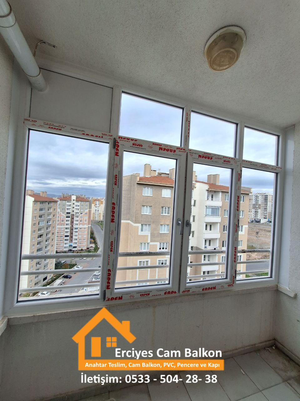 Kayseri Cam Balkon olarak, PVC pencere kapı sistemleri ile şehrin her noktasında kaliteli ve estetik çözümler sunuyoruz. Kayseri’de PVC pencere kapı sistemleri arayışında olanlar için, yüksek yalıtım performansı ve dayanıklılık sağlayan ürünlerimizle hizmet veriyoruz. Melikgazi, Kocasinan, Talas, Develi, Bünyan, Hacılar, Pınarbaşı, Felahiye gibi ilçelerde profesyonel montaj hizmetimizle, yaşam alanlarınızı daha konforlu ve enerji verimli hale getiriyoruz.