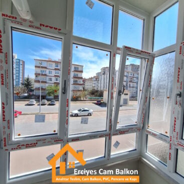 Kayseri Cam Balkon olarak, PVC pencere kapı sistemleri ile şehrin her noktasında kaliteli ve estetik çözümler sunuyoruz. Kayseri’de PVC pencere kapı sistemleri arayışında olanlar için, yüksek yalıtım performansı ve dayanıklılık sağlayan ürünlerimizle hizmet veriyoruz. Melikgazi, Kocasinan, Talas, Develi, Bünyan, Hacılar, Pınarbaşı, Felahiye gibi ilçelerde profesyonel montaj hizmetimizle, yaşam alanlarınızı daha konforlu ve enerji verimli hale getiriyoruz.